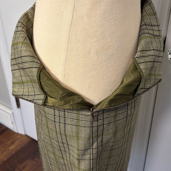 Vintage Burberry Checkered pleated Pencil Skirt in Olive and Beige 8 - Picture 6 of 12